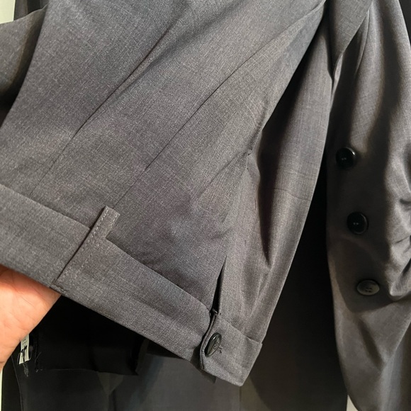 Armani pantsuit pleated front - Picture 4 of 7